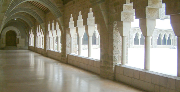 Grand cloître de Solesmes